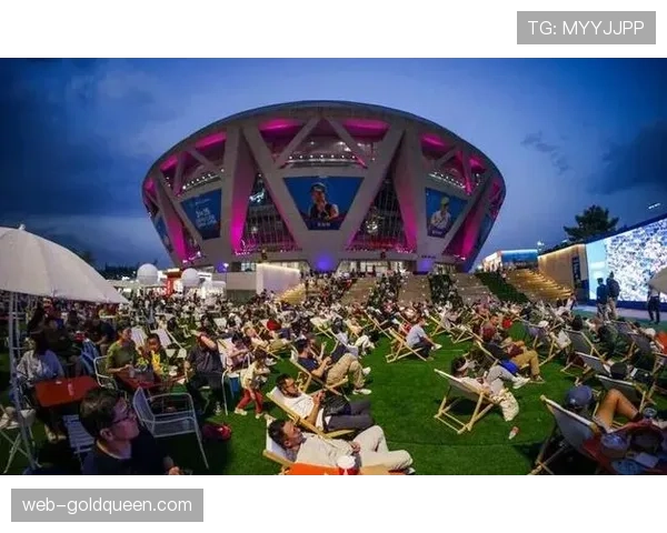 特写:俱乐部音频工程师——在嘈杂的球场中,为全球观众捕捉最纯净的踢球声