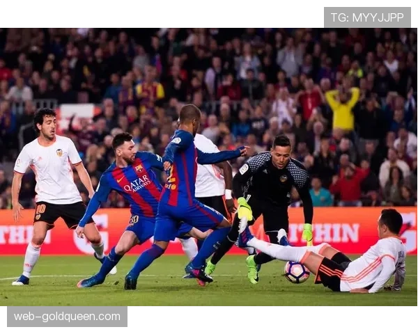 瓦伦西亚主帅暗示对阵强敌时将回归稳固的四人防线